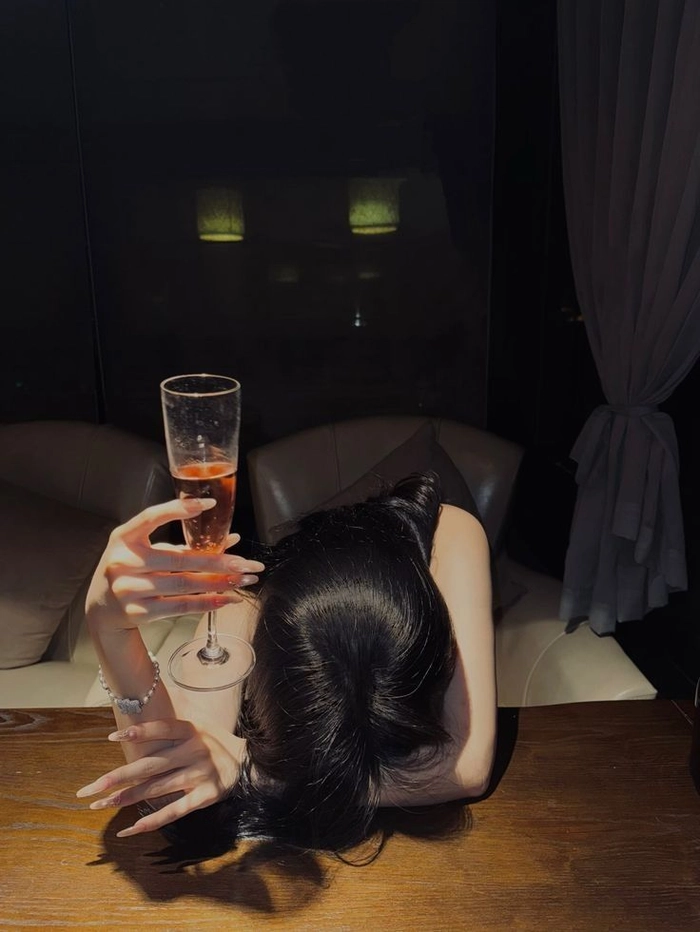 Ảnh gái xinh buồn mang nhiều suy tư