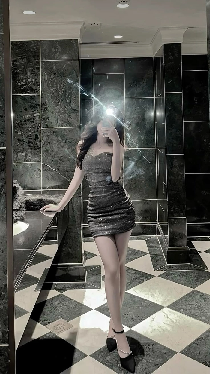 Ảnh gái xinh chụp ảnh trước gương phong cách thời trang