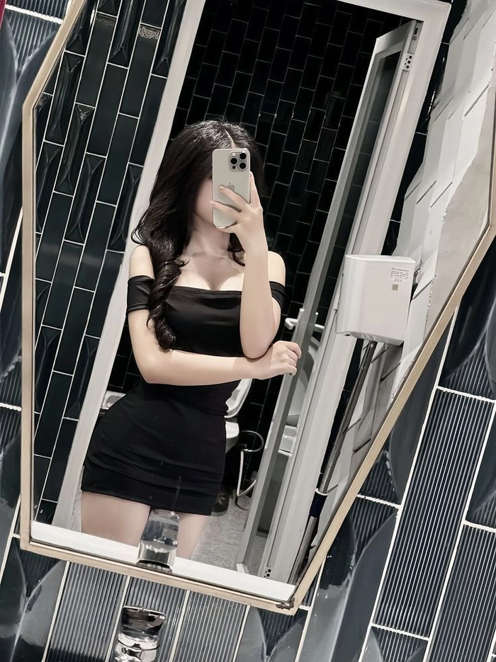 Ảnh gái xinh chụp hình trước gương cuốn hút