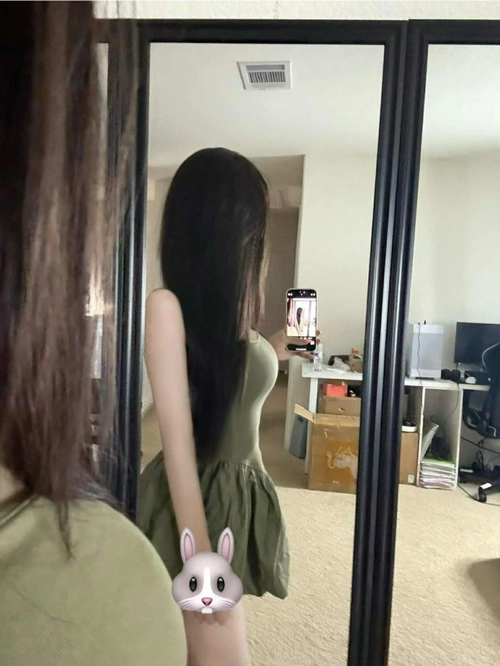 Ảnh gái xinh chụp hình trước gương được tìm kiếm