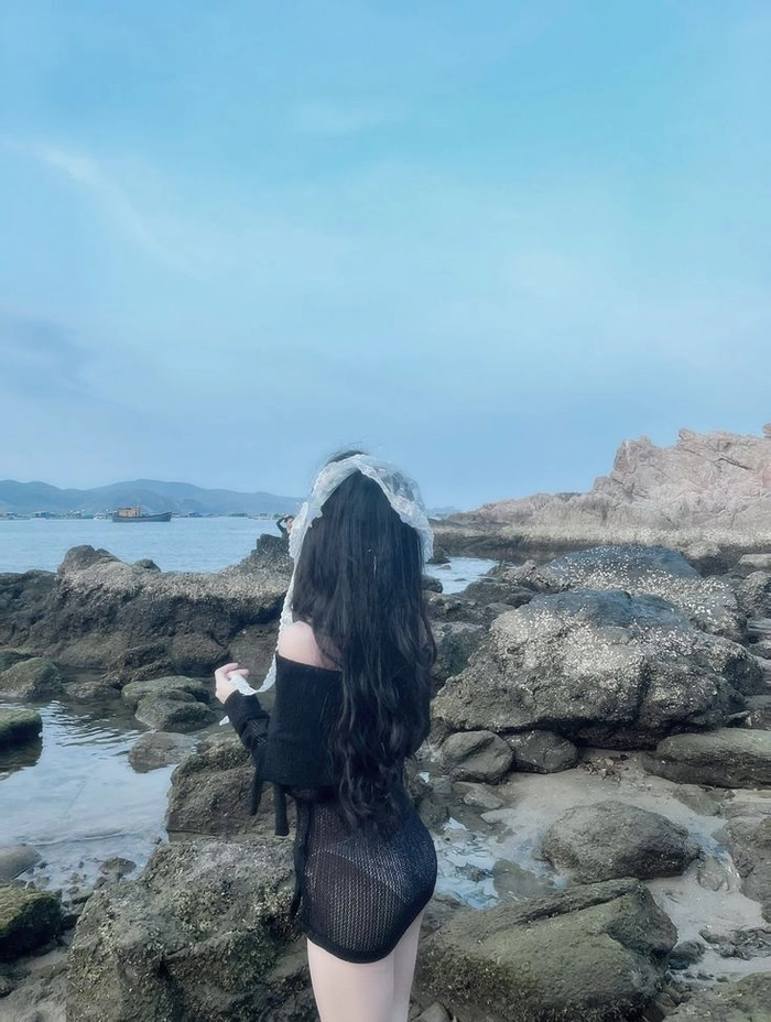 Ảnh gái xinh chụp quay lưng nhẹ nhàng