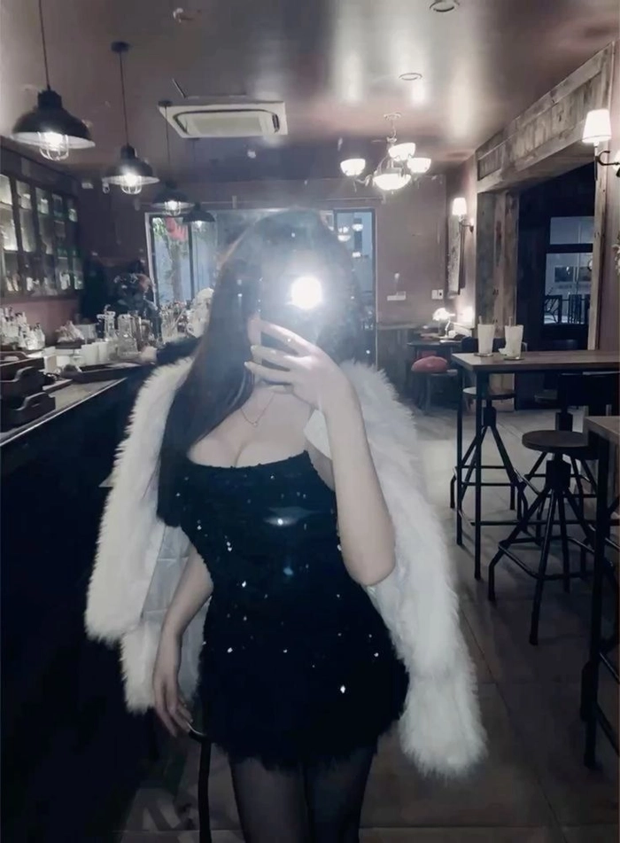 Ảnh gái xinh chụp trước gương che mặt được quan tâm