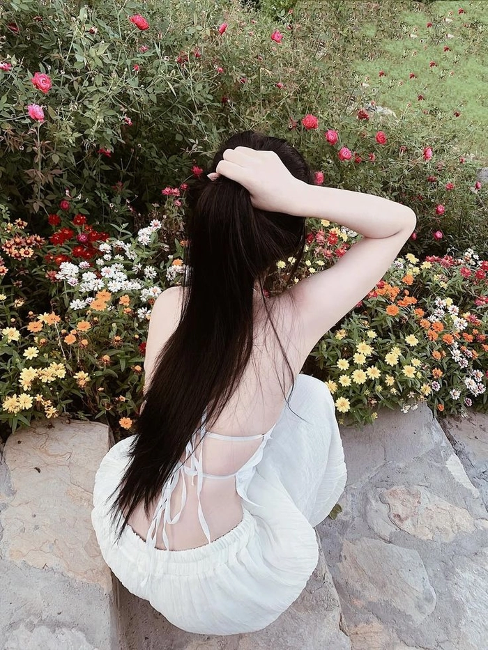 Ảnh gái xinh chụp từ sau lưng cuốn hút