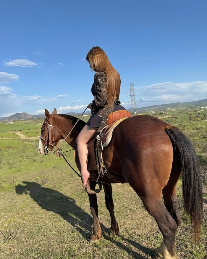 Ảnh gái xinh cưỡi ngựa được yêu thích