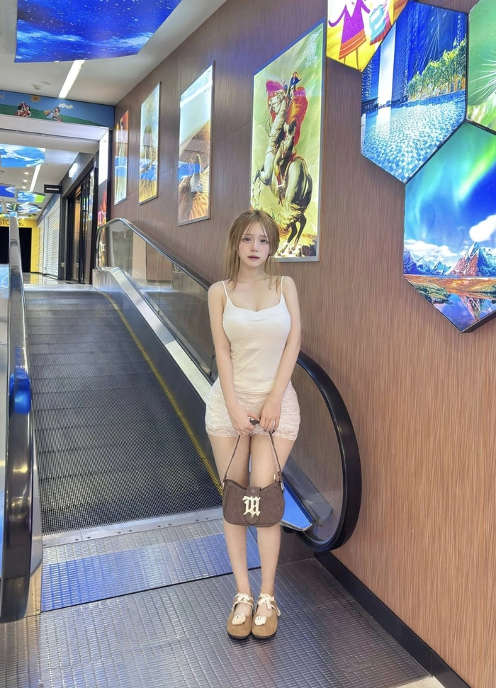 Ảnh gái xinh dáng chuẩn hài hòa