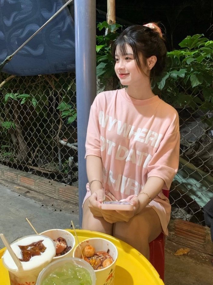 Ảnh gái xinh để mặt mộc giản dị