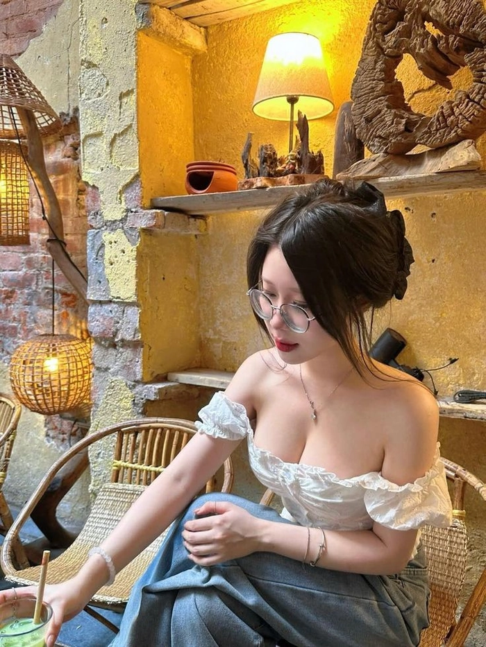 Ảnh gái xinh đeo kính cute phong cách trẻ