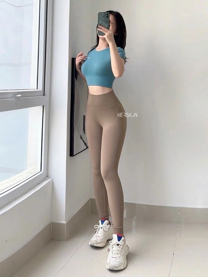 Ảnh gái xinh legging phong cách khỏe khoắn