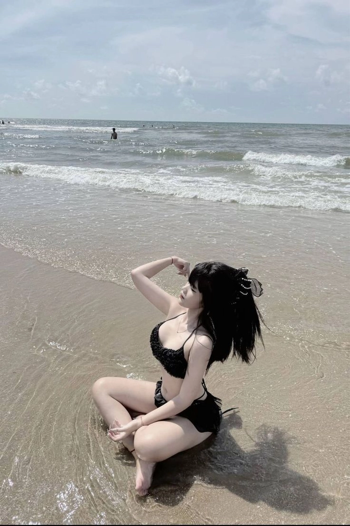 Ảnh gái xinh mặc bikini nóng bỏng cuốn hút