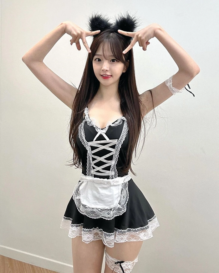 Ảnh gái xinh mặc đồ hầu gái phong cách cosplay