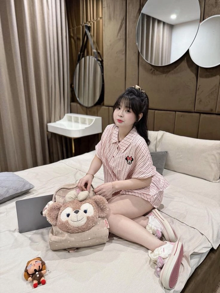 Ảnh gái xinh mặc đồ ngủ cuốn hút tự nhiên