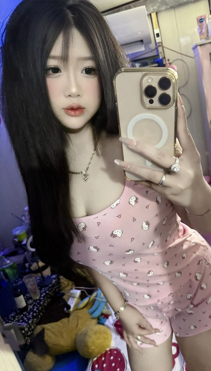 Ảnh gái xinh mặc đồ ngủ ren tinh tế