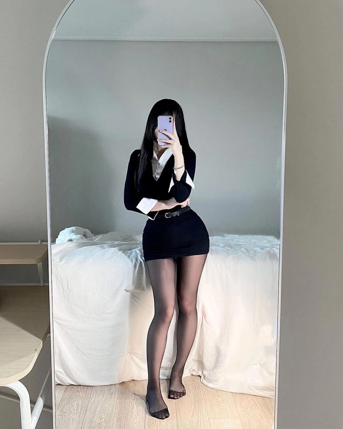 Ảnh gái xinh quần tất đen trẻ trung