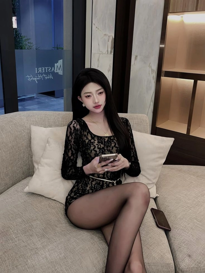 Ảnh gái xinh quần tất phong cách lifestyle