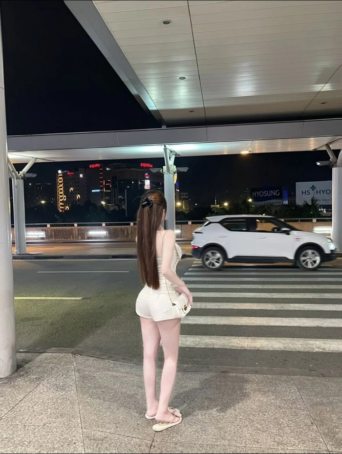 Ảnh gái xinh quay lưng cuốn hút