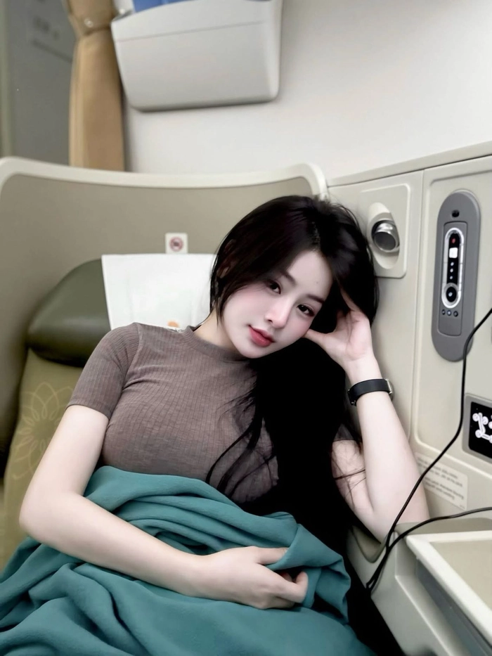 Ảnh gái xinh tóc dài cute pha sexy