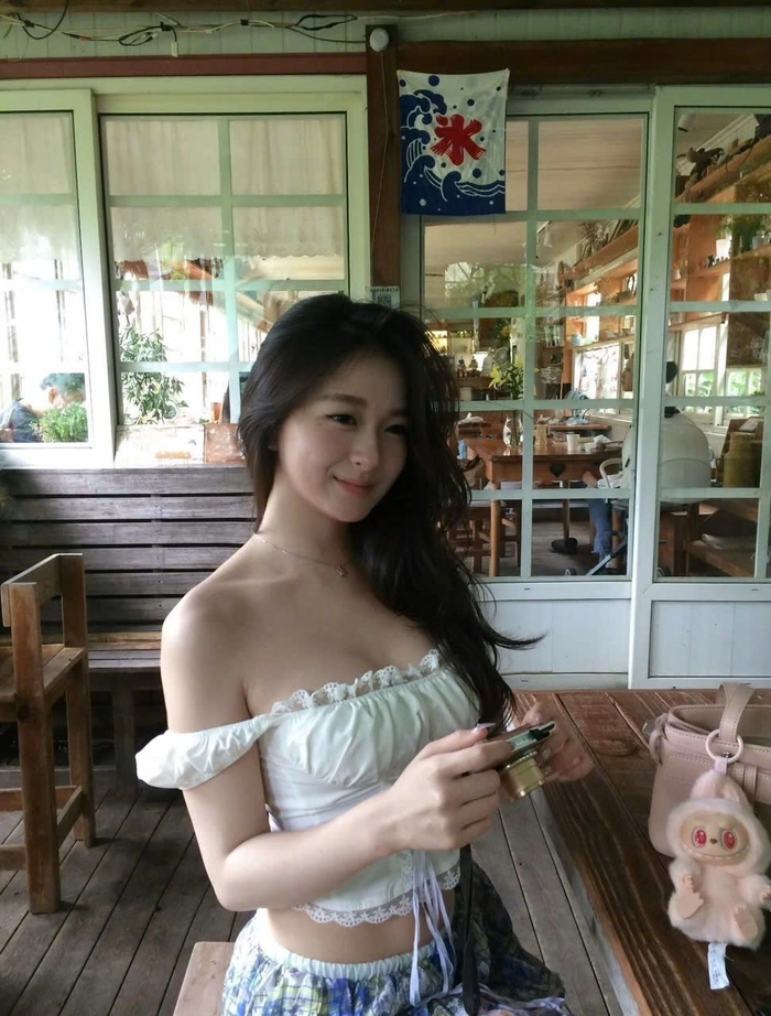 Ảnh gái xinh tóc dài nhẹ nhàng mà mê