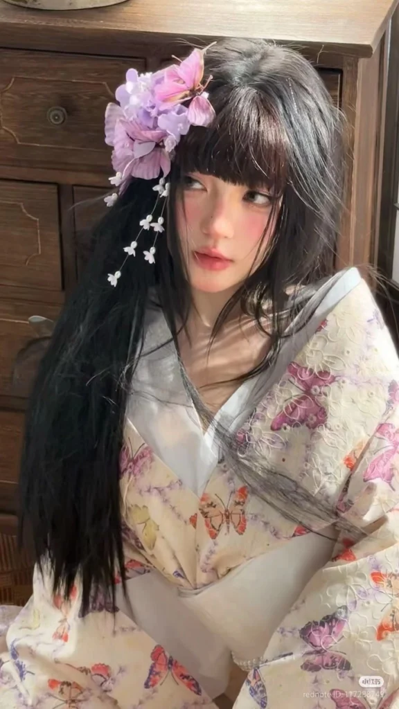 Ảnh girl mặc kimono phong cách hiện đại