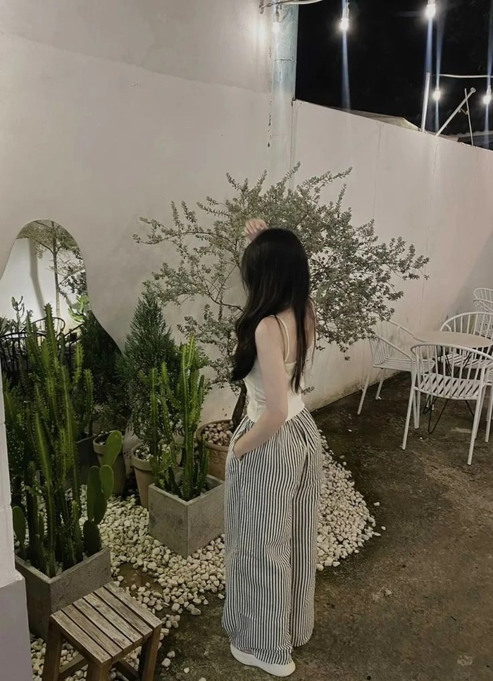 Ảnh mạng gái xinh chụp dáng phong cách trẻ trung