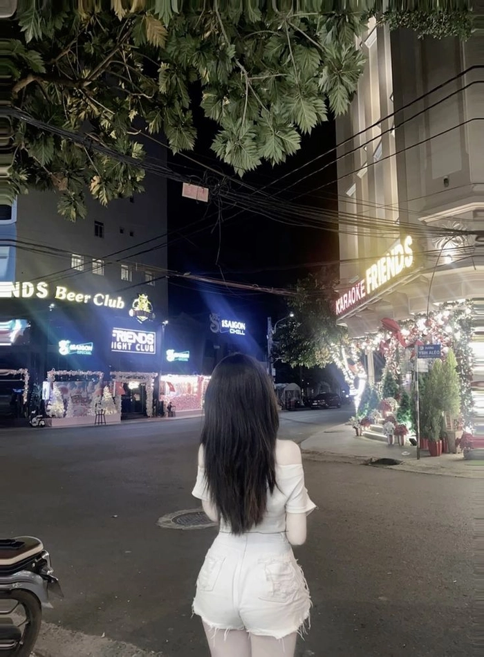 Ảnh mạng gái xinh quay lưng hợp gu giới trẻ