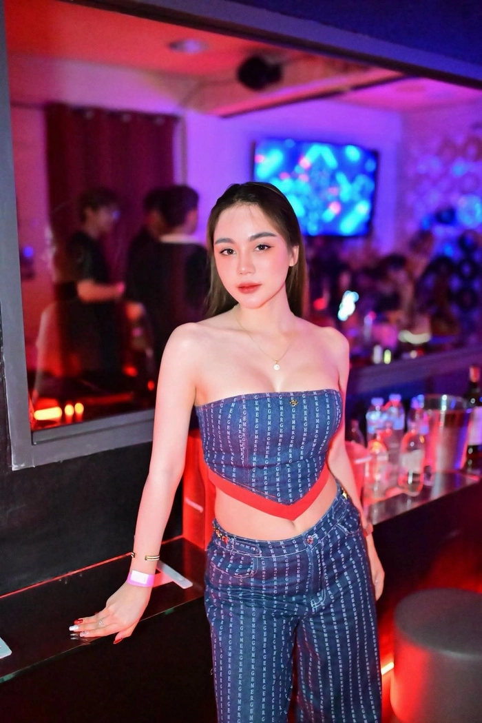 Gái đẹp Indonesia phong thái nhẹ nhàng