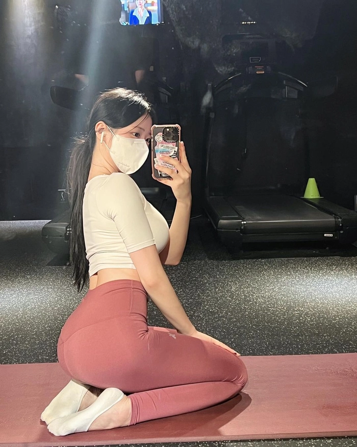 Gái mặc quần legging phong cách cá tính