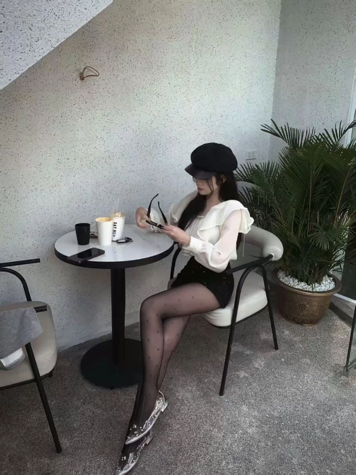 Gái mặc quần tất phong cách hiện đại