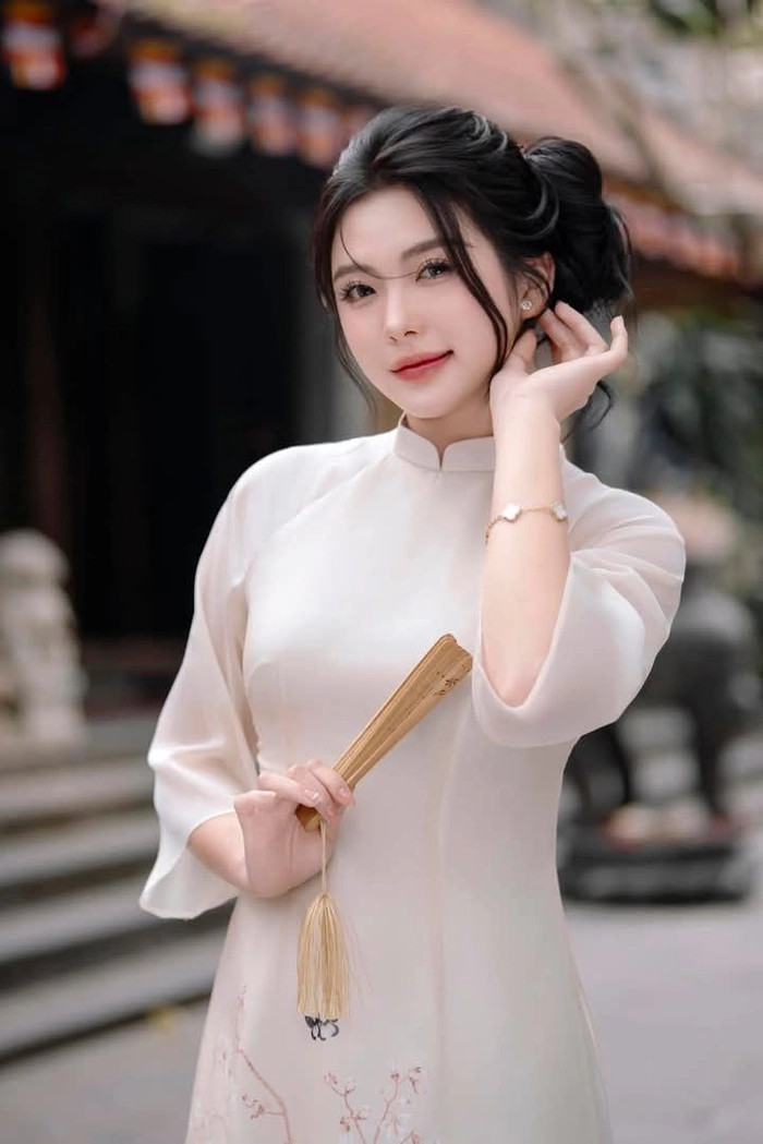 Gái xinh Hà Nội trẻ trung hiện đại