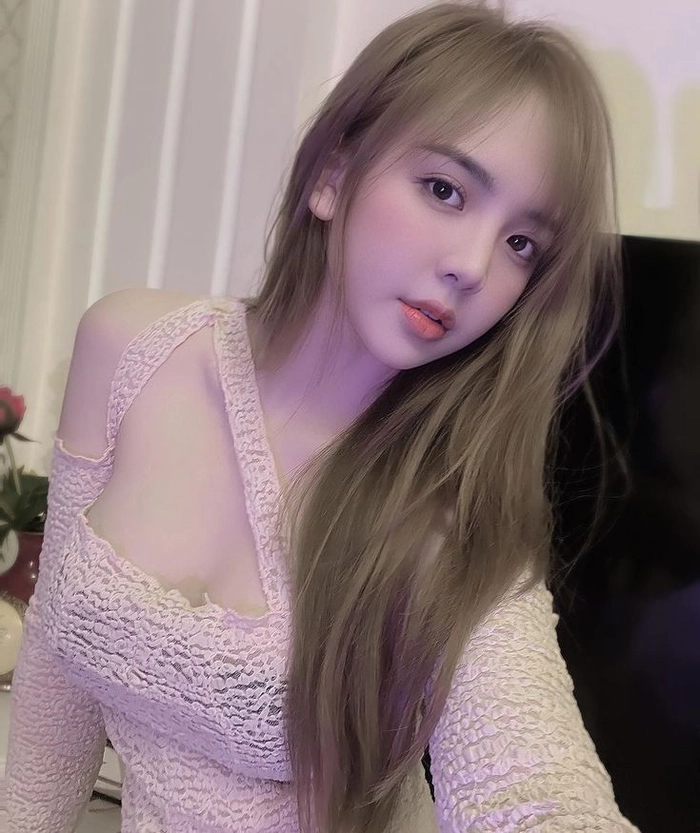 Gái xinh Việt Nam cute phong thái nhẹ nhàng