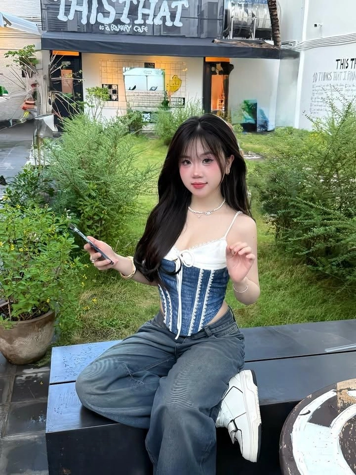 Gái xinh Việt Nam dễ thương tự nhiên