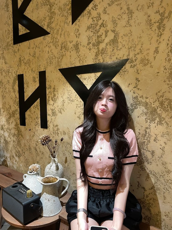 Gái xinh Việt Nam phong thái cuốn nhìn