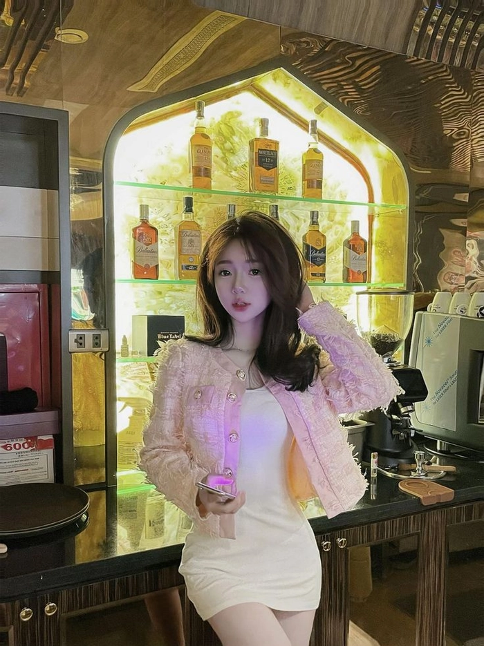 Gái xinh cấp 3 đời thường