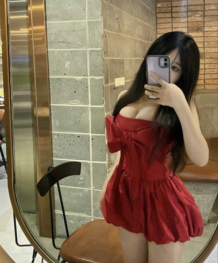 Gái xinh chụp ảnh tự sướng phong cách đời thường