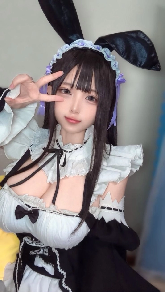 Gái xinh cosplay hầu gái phong cách cá tính