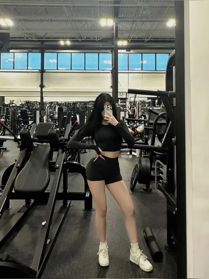 Gái xinh dáng thon gợi cảm