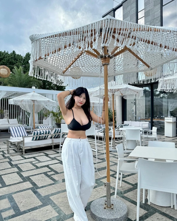 Gái xinh dáng thon nhẹ nhàng sexy