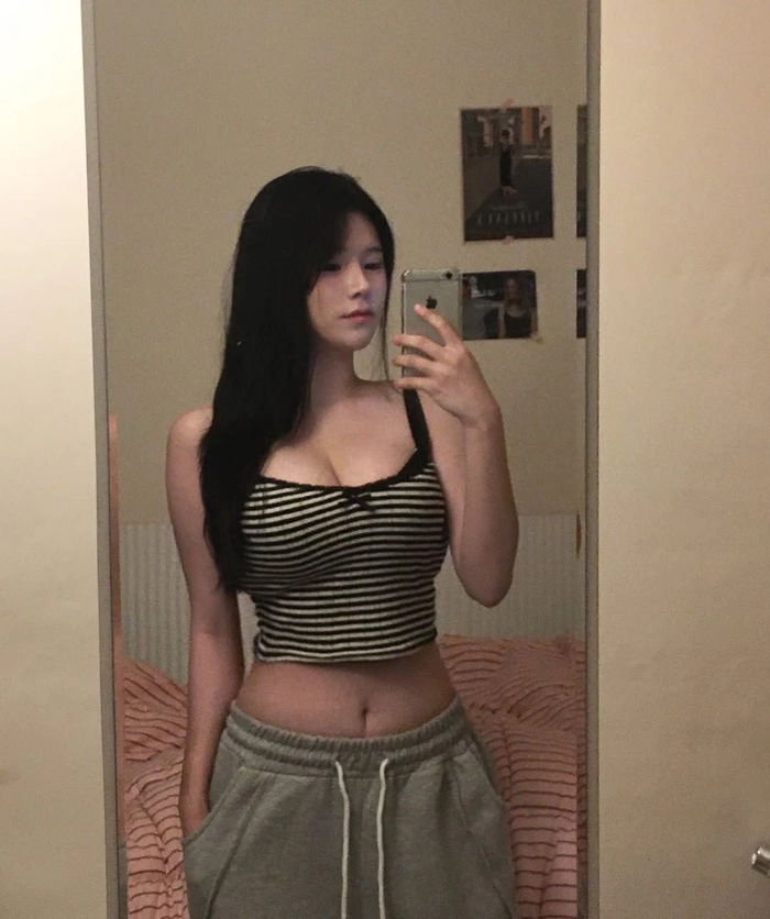 Gái xinh đẹp tự sướng thu hút ánh nhìn