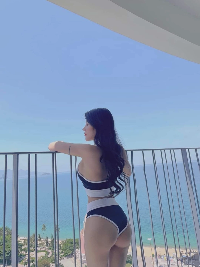 Gái xinh đít to phong thái tự tin