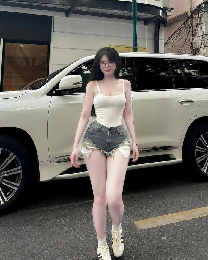 Gái xinh đùi to phong cách trẻ