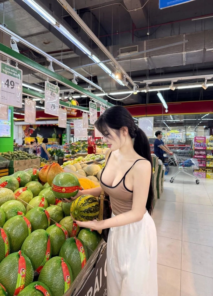 Gái xinh khoe dáng body nổi bật