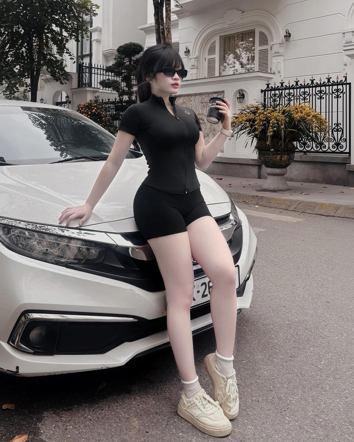 Gái xinh khoe dáng ngon tự tin