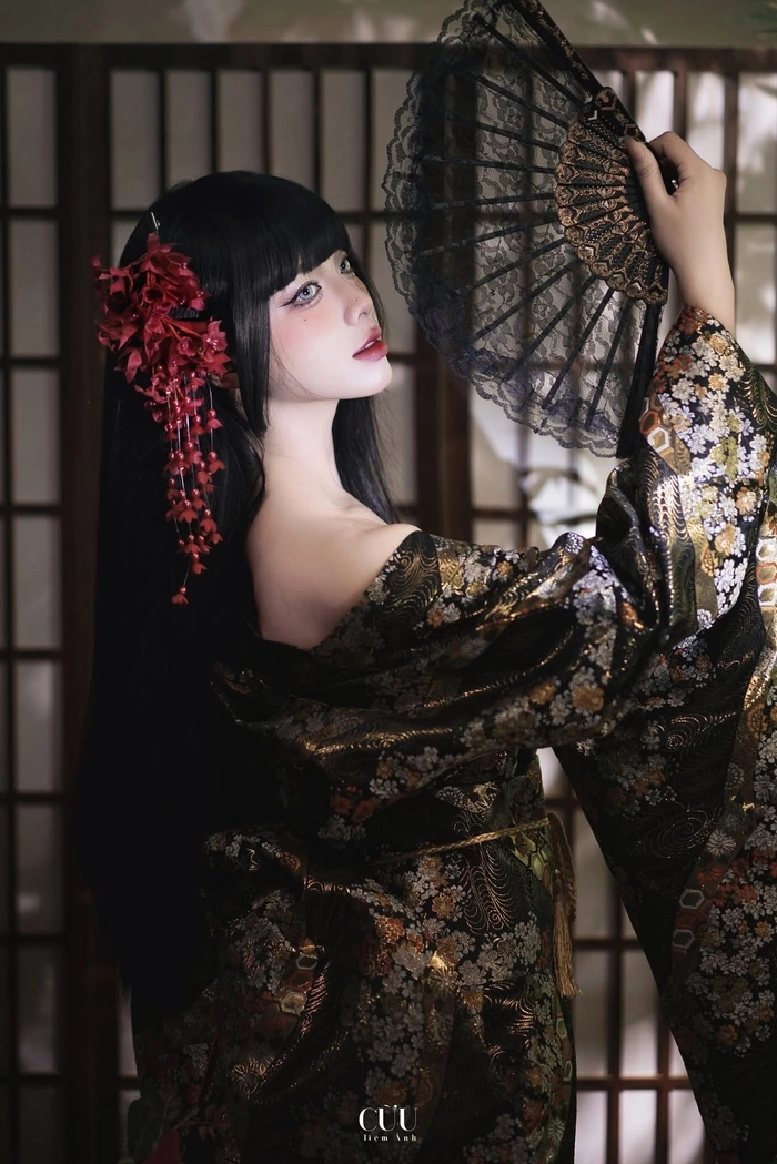 Gái xinh kimono thu hút người xem