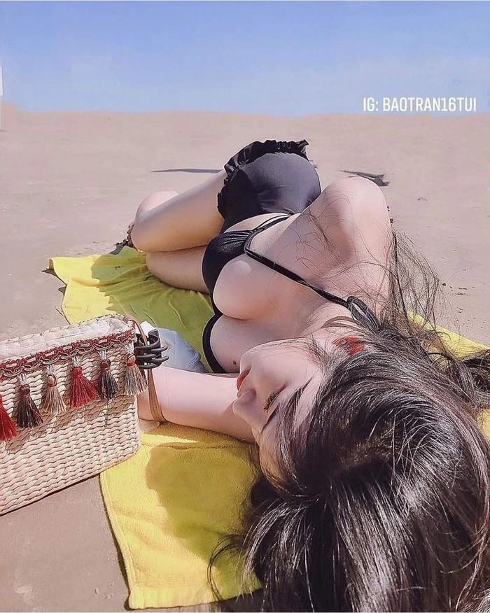 Gái xinh mặc bikini nóng bỏng tự tin