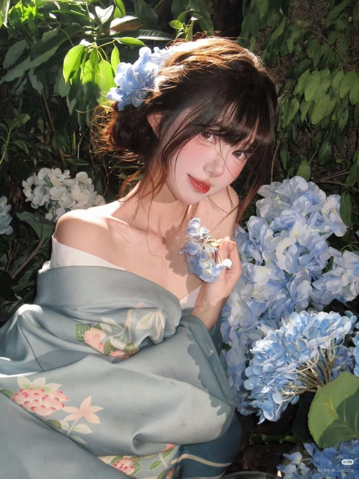 Gái xinh mặc kimono cuốn mắt