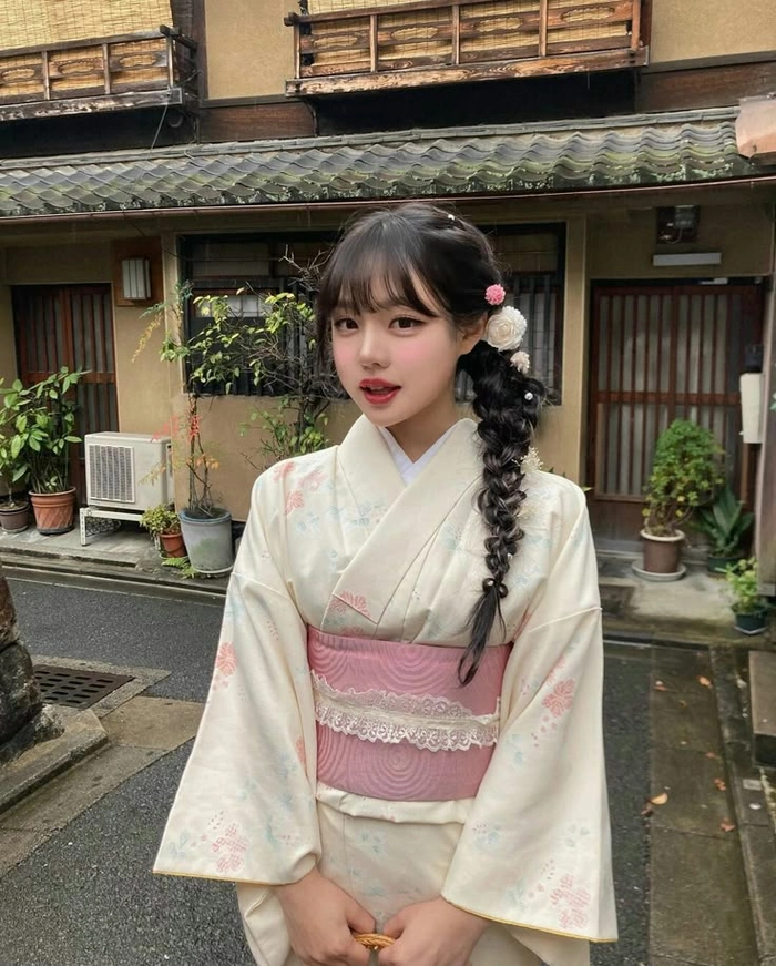 Gái xinh mặc kimono gợi cảm tinh tế