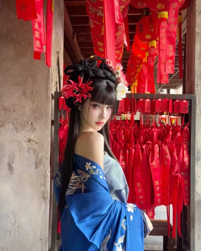 Gái xinh mặc kimono phong thái nhẹ nhàng