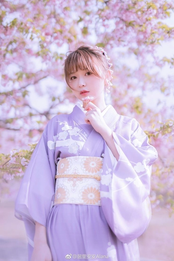 Gái xinh mặc kimono thần thái quyến rũ