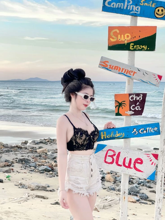 Gái xinh mặc quần thể thao ngắn phong cách trẻ