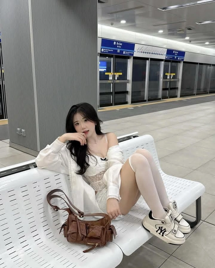 Gái xinh mới lớn thể hiện nét đáng yêu