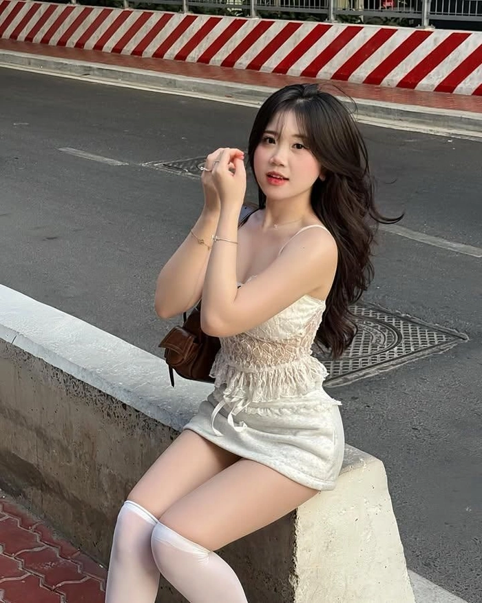 Gái xinh nhảy TikTok Việt Nam đầy năng lượng